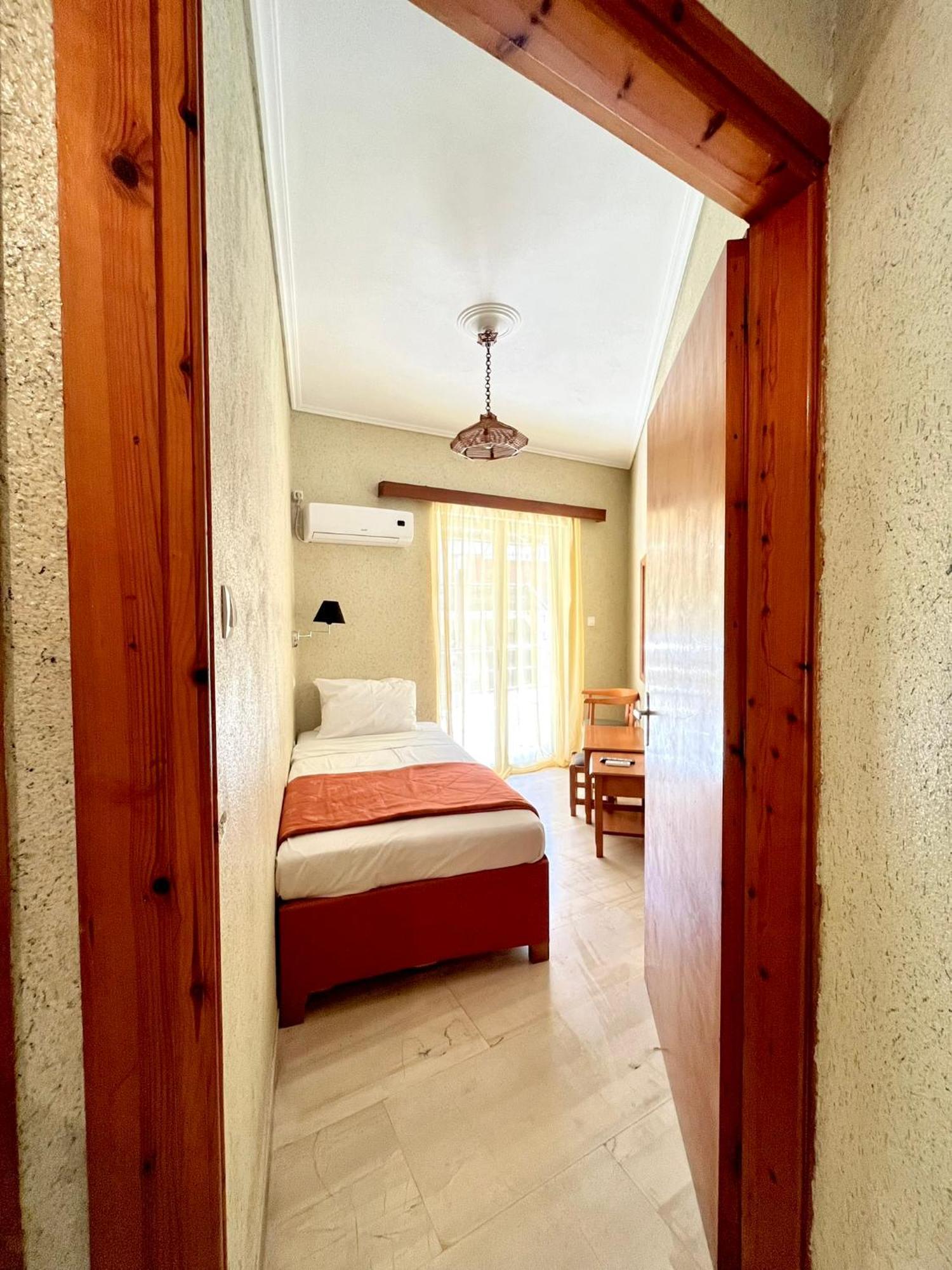 Oelia Rooms & Apartments Agia Marina  Extérieur photo
