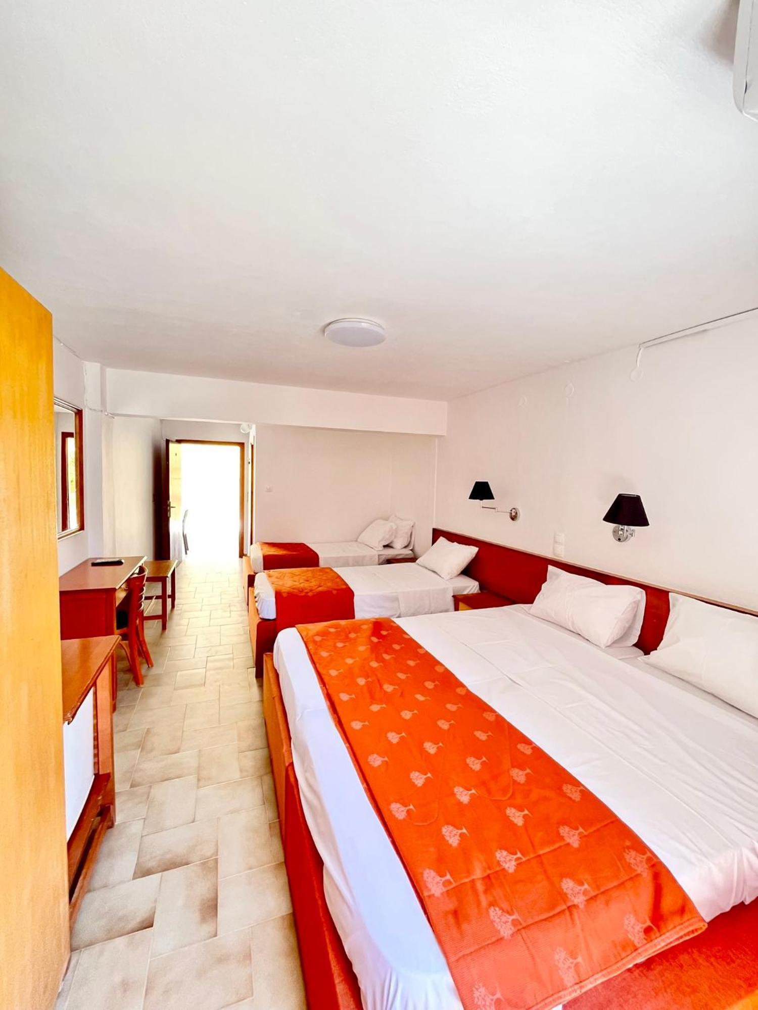Oelia Rooms & Apartments Agia Marina  Extérieur photo