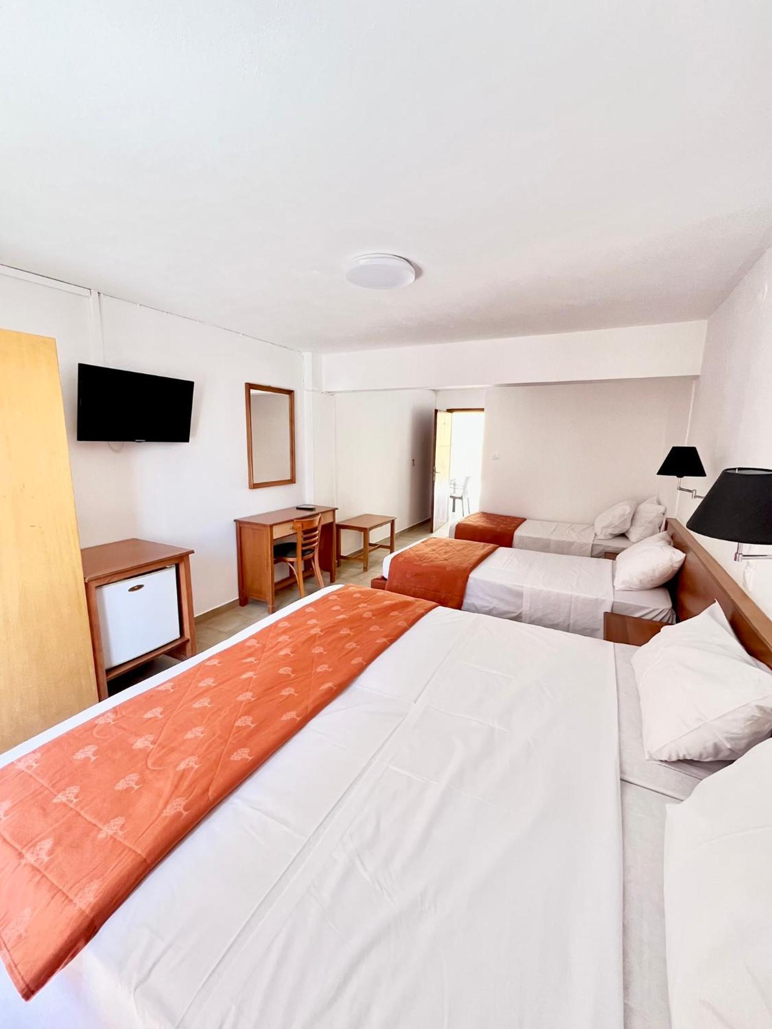 Oelia Rooms & Apartments Agia Marina  Extérieur photo