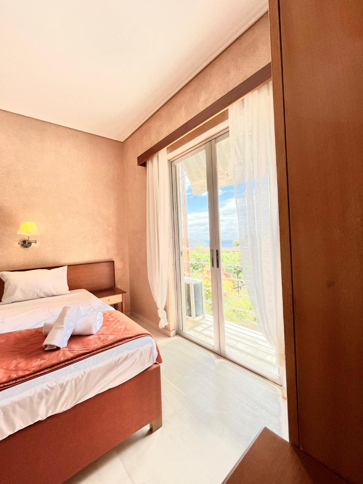 Oelia Rooms & Apartments Agia Marina  Extérieur photo