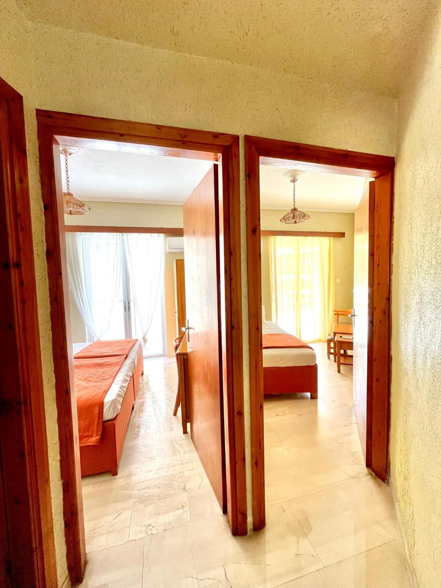 Oelia Rooms & Apartments Agia Marina  Extérieur photo