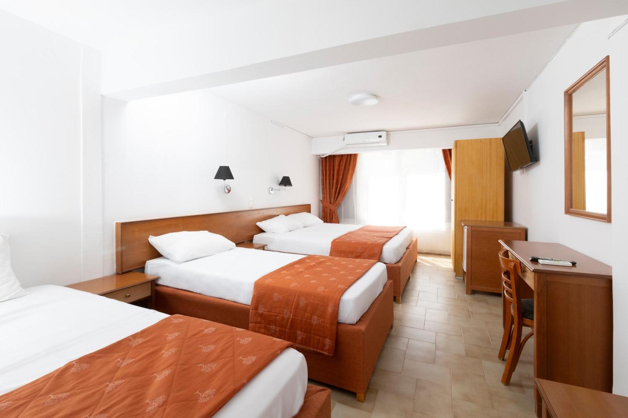 Oelia Rooms & Apartments Agia Marina  Extérieur photo
