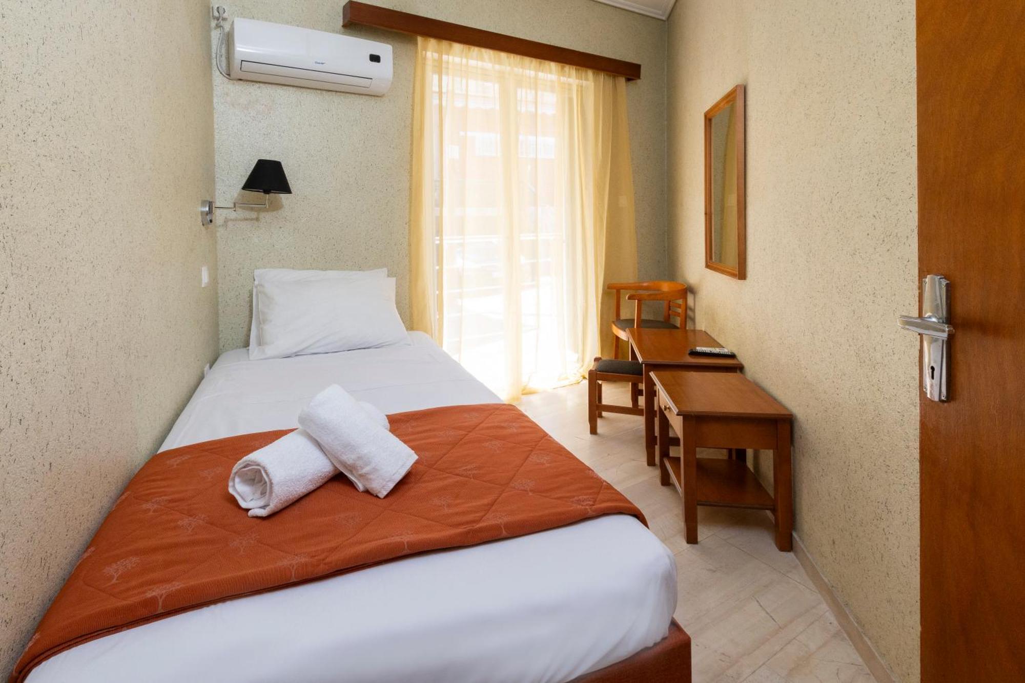 Oelia Rooms & Apartments Agia Marina  Extérieur photo