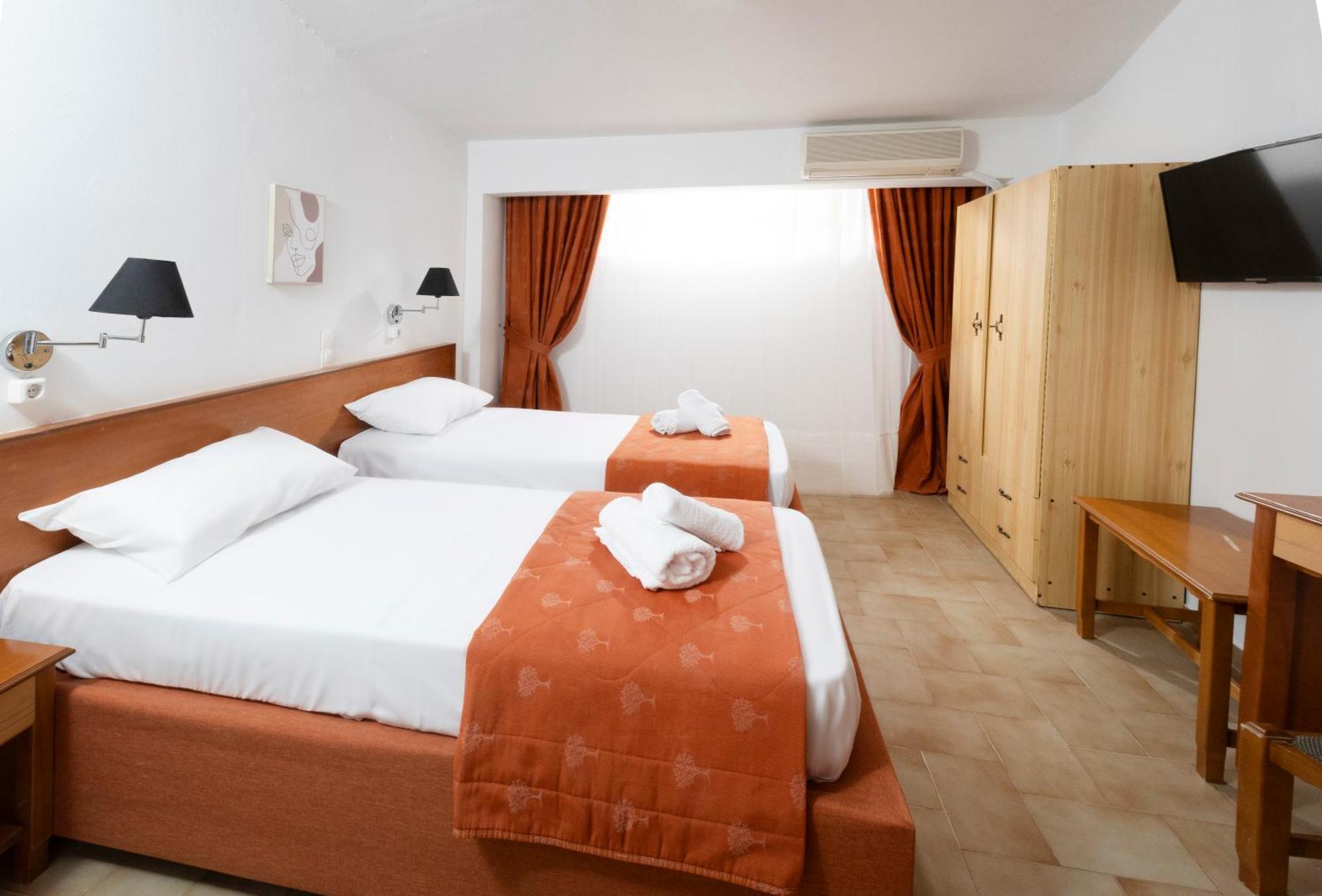Oelia Rooms & Apartments Agia Marina  Extérieur photo