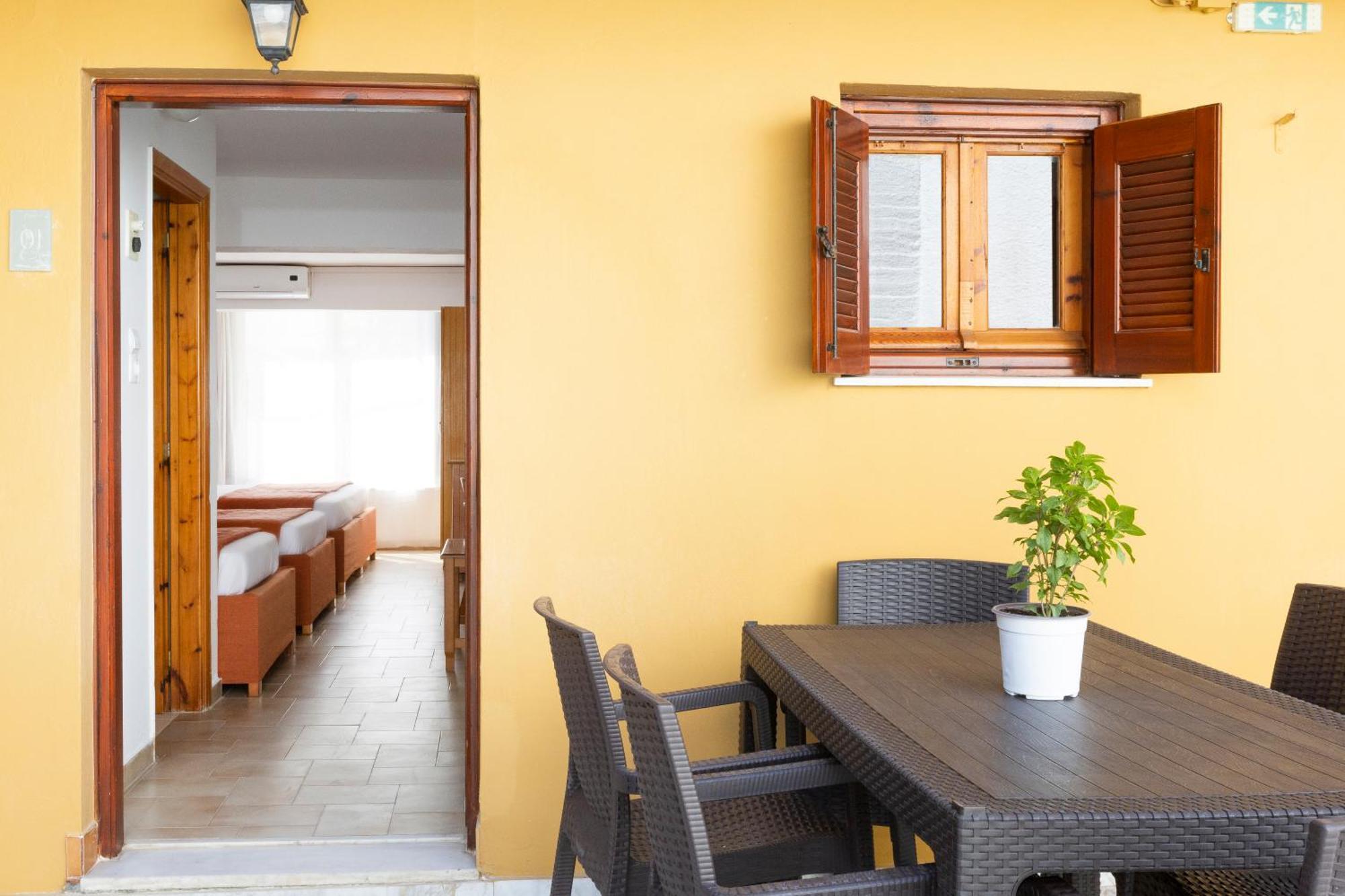 Oelia Rooms & Apartments Agia Marina  Extérieur photo