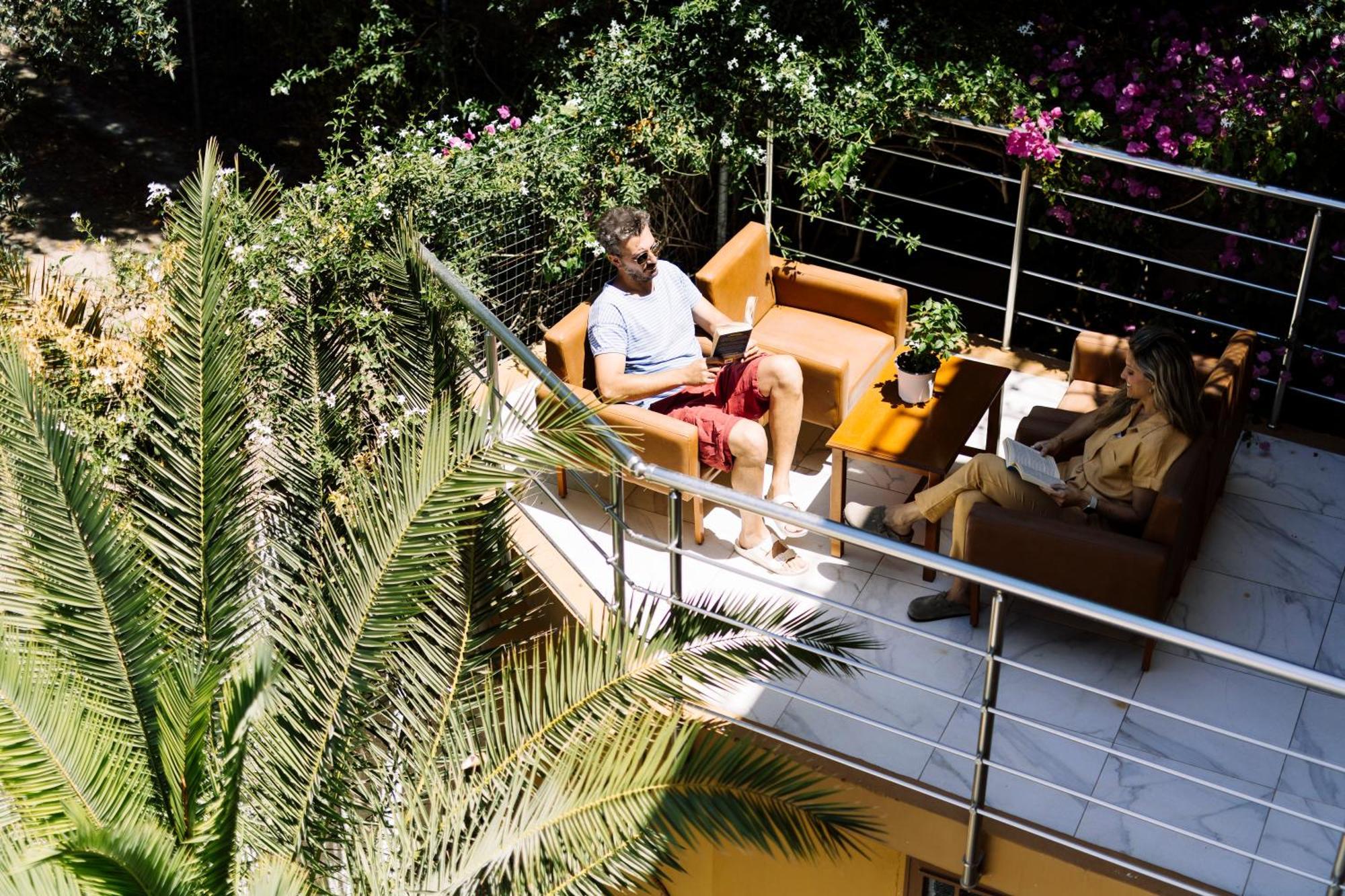 Oelia Rooms & Apartments Agia Marina  Extérieur photo