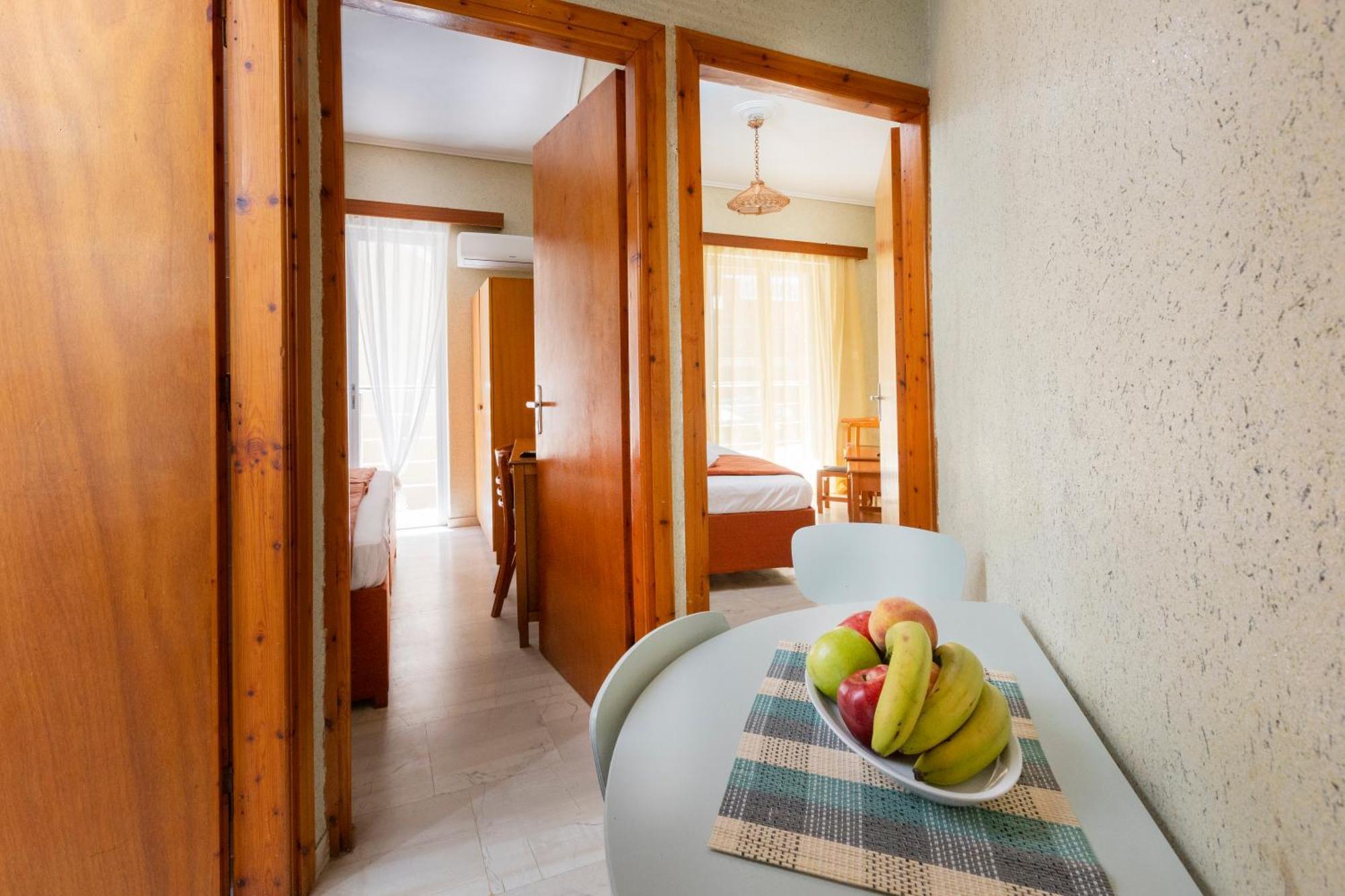 Oelia Rooms & Apartments Agia Marina  Extérieur photo